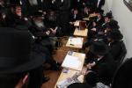 כ"ק אדמו"ר מסאטמאר שליט"א ביים מנחם אבל זיין די קינדער פון הגה"צ אב"ד ניישטאד ז"ל,
