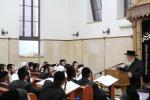הגאה"צ המשפיע רבי אביש צינוירט שליט"א טרעט אויף מיט א שיחת הכנה לקראת חג השבועות און היכל הישיבה הגדולה "חכמת התורה" מיסודו פון כ"ק  גאב"ד ירושלים הגרי"ט ווייס זצוק"ל 