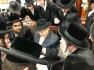 Main image for ברוך דיין האמת: היינט איז נתבקש געווארן לישיבה של מעלה הרה"צ רבי יחזקאל דוד האלבערשטאם זצ"ל די לעצט פארבליבענע אור אייניקל פונעם הייליגן צאנזער רב  זי"ע 