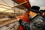כ"ק אדמו"ר מבאבוב-45 שליט"א באזוכט ביים נייעם ביהמ"ד הגדול ההולך ונבנה..
