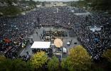 פולע גאלערי פון די גרויסארטיגע עצרת "זעקת הגולה" פארגאנגענע וואך אין עיר התורה לעיקוואוד בראשות הרבנים הגאונים והראשי ישיבות שליט"א