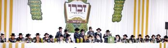 גרויסארטיגע סיום מסכת אין ראמען פון חבורת זכרו אין קרית יואל בראשות כ"ק אדמו"ר מסאטמאר שליט"א 