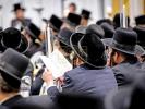 גרויסארטיגע סיום מסכת אין ראמען פון חבורת זכרו אין קרית יואל בראשות כ"ק אדמו"ר מסאטמאר שליט"א 