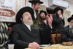 הרה"ק רבי יעקב מאיר שעכטער שליט"א ביים סעודת הילולא פון הרה"ק רבי נתן מברסלב זי"ע אין ביהמ"ד נועם השם ברסלב ירושלים