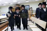 מרן הגה"צ רבי מאיר הייזלער שליט"א ראש הישבת קובנא פראוועט שב"ק פ' משפטים אויף א געהויבענע שבת מיט די בחורי הישיבה אין שטעטל קוממיות