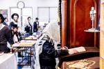 כ"ק אדמו"ר מסאטמאר שליט"א ביי תפילת שחרית ואמירת הלל  שלחנו הטהור לכבוד ר"ח נאך תפילת שחרית אין ישיבה גדולה שיעור ד'.