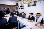 כ"ק אדמו"ר מסאטמאר שליט"א ביי תפילת שחרית ואמירת הלל  שלחנו הטהור לכבוד ר"ח נאך תפילת שחרית אין ישיבה גדולה שיעור ד'.