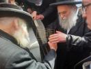 כ"ק גאב"ד מאקאווא שליט"א ביי ציונים הקדושים אין חוץ לארץ