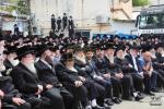נאך בילדער פונעם מעמד יציקת הבורות פאר ביהמ"ד הגדול מרכז חסידי ויזניץ