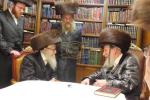 כ"ק אדמו"ר מסערדאהעלי שליט"א באזוכט ביי מחותנו כ"ק אדמו"ר מבורשטין שליט"א