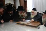 Main image for בחורים ישיבת הגאון רבי חיים ווייס שליט"א פארהערן זיך ביי כ"ק גאב"ד ירושלים שליט"א 