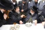 כ"ק אדמו"ר מתולדות אברהם יצחק שליט"א באזוכט ביי הרה"ק רבי יעקב מאיר שעכטער שליט"א