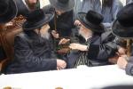 כ"ק אדמו"ר מתולדות אברהם יצחק שליט"א באזוכט ביי הרה"ק רבי יעקב מאיר שעכטער שליט"א