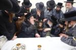 כ"ק אדמו"ר מתולדות אברהם יצחק שליט"א באזוכט ביי הרה"ק רבי יעקב מאיר שעכטער שליט"א