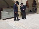 כ"ק אדמו"ר מפינסק קארלין שליט"א ביים כותל המערבי 