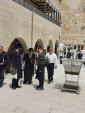 כ"ק אדמו"ר מפינסק קארלין שליט"א ביים כותל המערבי 