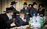 ערשטע בילדער פון רבי רבי ישעי'לעס יארצייט אין קערעסטירער זי"ע 