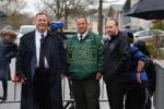 ענואל בריעד צוזאמען מיט NYPD, FDNY, DSNY ביי שריפת חמץ ערב פסח