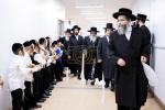 כ"ק אדמו"ר מסאטמאר שליט"א באזוכט אין תלמוד תורה אין קרית יטב לב 