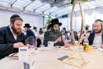 די נסיעה קיין קערעסטיר מיט ללכת