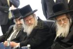 אדמו"רים ורבנים שליט"א ביי קביעת מזוזה אין די נייע אפיסעס פון בוני עולם אין ארץ ישראל 