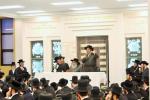 מעמד חנוכת הבית און קביעת מוזוה אין דעם נייעם בנין הישיבה לצעירים ד'סאטמאר אין וויליאמסבורג 