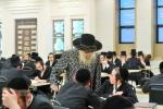 מעמד חנוכת הבית און קביעת מוזוה אין דעם נייעם בנין הישיבה לצעירים ד'סאטמאר אין וויליאמסבורג