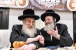 דינער און יארצייט סעודה בחצר הקודש בעלעד