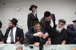 יארצייט סעודה פון הרה"ק ר' ישעי'לע קערעסטירער זי"ע ביי כ"ק אדמו"ר מזלאטשוב שליט"א אין פלעטבוש 