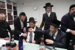 יארצייט סעודה פון הרה"ק ר' ישעי'לע קערעסטירער זי"ע ביי כ"ק אדמו"ר מזלאטשוב שליט"א אין פלעטבוש 