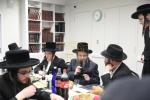 יארצייט סעודה פון הרה"ק ר' ישעי'לע קערעסטירער זי"ע ביי כ"ק אדמו"ר מזלאטשוב שליט"א אין פלעטבוש 