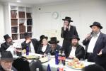 יארצייט סעודה פון הרה"ק ר' ישעי'לע קערעסטירער זי"ע ביי כ"ק אדמו"ר מזלאטשוב שליט"א אין פלעטבוש 