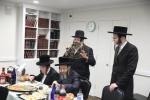 יארצייט סעודה פון הרה"ק ר' ישעי'לע קערעסטירער זי"ע ביי כ"ק אדמו"ר מזלאטשוב שליט"א אין פלעטבוש 