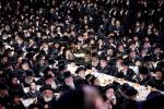  פולע גאלערי: עריכת שולחן הטהור ל"ג בעומר בחצר הקודש סאטמאר 