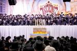  פולע גאלערי: עריכת שולחן הטהור ל"ג בעומר בחצר הקודש סאטמאר 