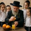 Main image for כ"ק ראב"ד סקווירא שליט"א שאלה בענין קנה פירות העומדים להיסחט בשביל לאכול