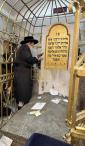 כ"ק אדמו"ר מתולדות צבי ספינקא שליט"א איז מתפלל אין ליזענסק
