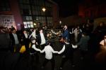 פולע אידן באטייליגן זיך ביים הדלקה לג בעומר אין מאסקעווע