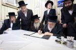לחיים טיש ביומא דהילולא של הגה"ק בעל "טל חיים " מליסקא זיע-מעמד חתימת קנין זכות השם של בנין הכנסת אורחים בעיר האבות ליסקא "אוהל לאה אינדיג " ע"י הרב נפתלי משה אינדיג הי"ו מראשי עסקני סאטמאר