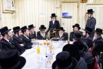 לחיים טיש ביומא דהילולא של הגה"ק בעל "טל חיים " מליסקא זיע-מעמד חתימת קנין זכות השם של בנין הכנסת אורחים בעיר האבות ליסקא "אוהל לאה אינדיג " ע"י הרב נפתלי משה אינדיג הי"ו מראשי עסקני סאטמאר