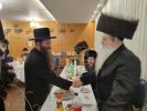 שמחת הבר מצווה פון אן אייניקל פון הרה"ג ר' פנחס פאדווא שליט"א גאב"ד קהילת שומרי הדת אין אנטווערפן, א זון ביי זיין איידעם הרה"צ ר' יואל מסקאוויטש שליט"א מציריך די זון פון האדמו"ר משאץ מאנטריאל שליט"א 