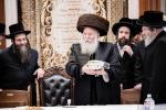 כ"ק אדמו"ר מבאבוב שליט"א באזוכט בבית מדרשו אין מאנסי לכבוד פסח שני