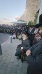הונדעטער חסידי וויזניץ פרייען זיך יעצט מיט כ"ק אדמו"ר מוויזניץ שליט"א לרפואה שלמה צוריקקומען קיין ארץ ישראל 