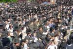 ח"ב בילדער פון ערשטמאליגע גרויסע הדלקה אין שטאט לאנדאן, מיט המשפיע הרה"צ רבי  שמעלקא בידערמאן שליט"א 