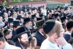 ח"ב בילדער פון ערשטמאליגע גרויסע הדלקה אין שטאט לאנדאן, מיט המשפיע הרה"צ רבי  שמעלקא בידערמאן שליט"א 