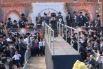 ח"ב בילדער פון ערשטמאליגע גרויסע הדלקה אין שטאט לאנדאן, מיט המשפיע הרה"צ רבי  שמעלקא בידערמאן שליט"א 