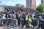 ח"ב בילדער פון ערשטמאליגע גרויסע הדלקה אין שטאט לאנדאן, מיט המשפיע הרה"צ רבי  שמעלקא בידערמאן שליט"א 