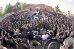 ח"ב בילדער פון ערשטמאליגע גרויסע הדלקה אין שטאט לאנדאן, מיט המשפיע הרה"צ רבי  שמעלקא בידערמאן שליט"א 