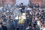 ח"ב בילדער פון ערשטמאליגע גרויסע הדלקה אין שטאט לאנדאן, מיט המשפיע הרה"צ רבי  שמעלקא בידערמאן שליט"א 