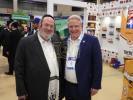 סטעיט סענעטאר ביל וועבער ביי די סאטמארק עקספאו 